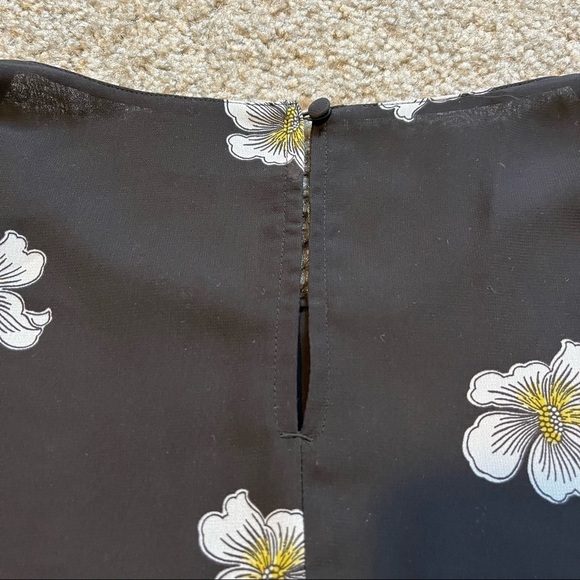 Ann Taylor factory black floral cinched puff sleeve blouse size small - Picture 6 of 9